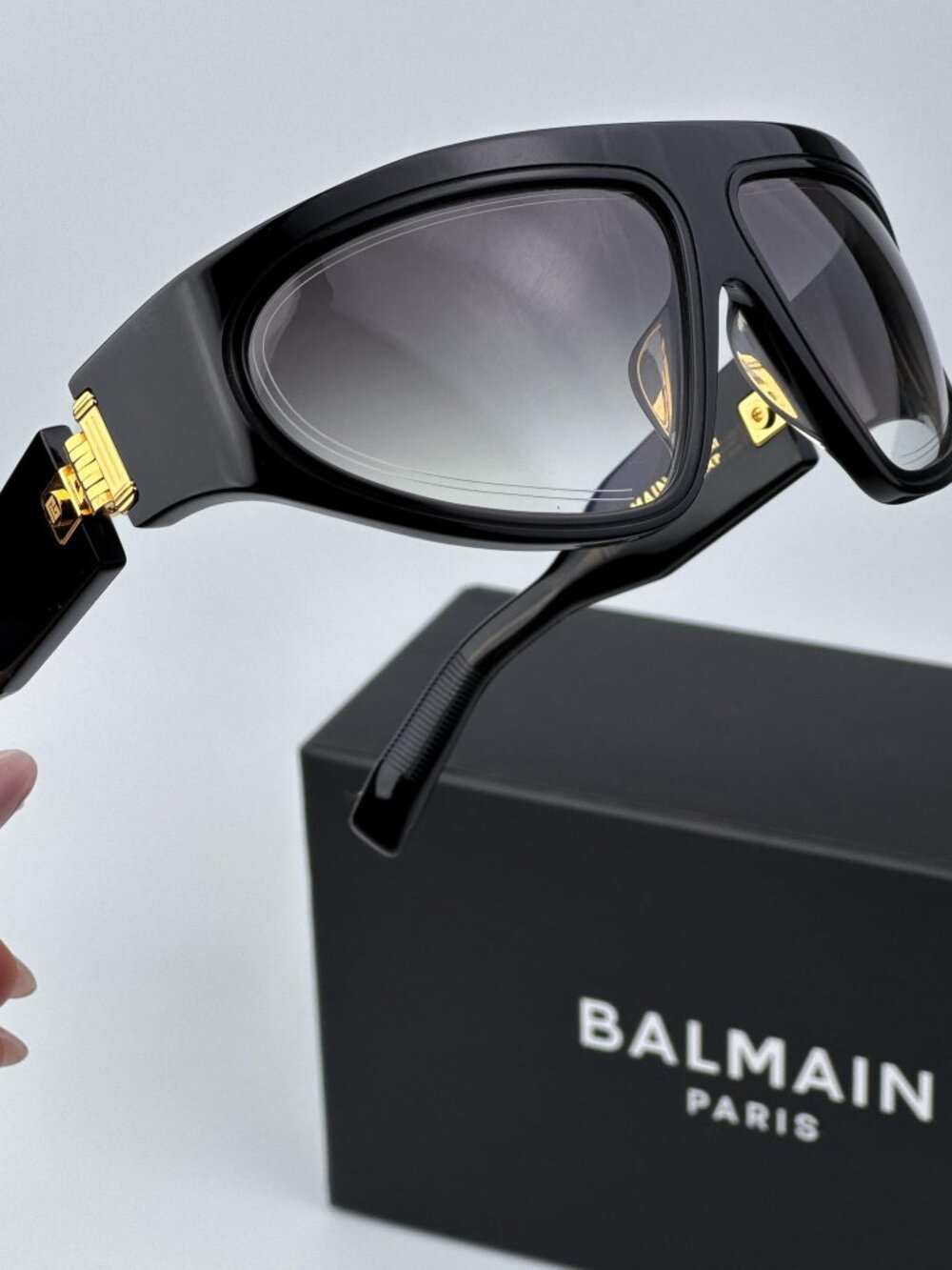 BALMAIN BPS-143A-62 A BLACK GOLD WRAPAROUND SUNGLASSES